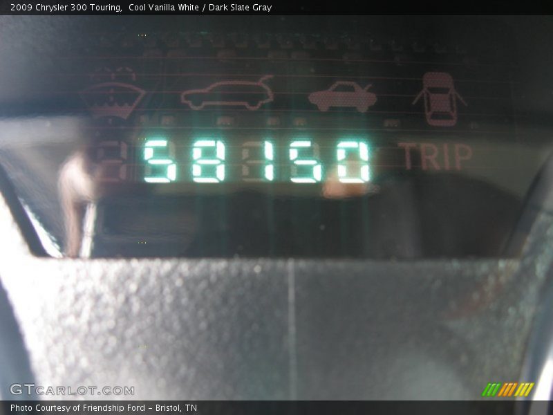 Cool Vanilla White / Dark Slate Gray 2009 Chrysler 300 Touring