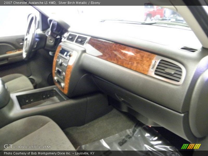 Silver Birch Metallic / Ebony 2007 Chevrolet Avalanche LS 4WD