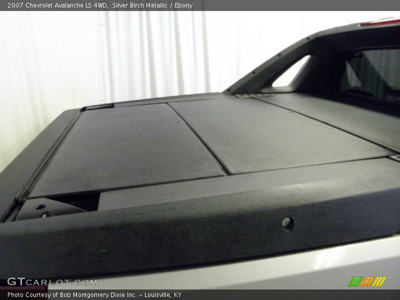 Silver Birch Metallic / Ebony 2007 Chevrolet Avalanche LS 4WD