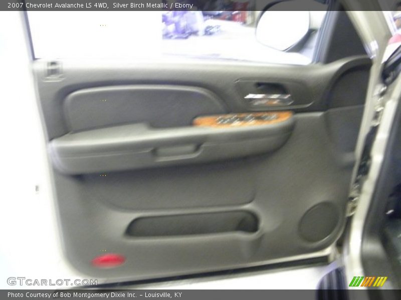Silver Birch Metallic / Ebony 2007 Chevrolet Avalanche LS 4WD