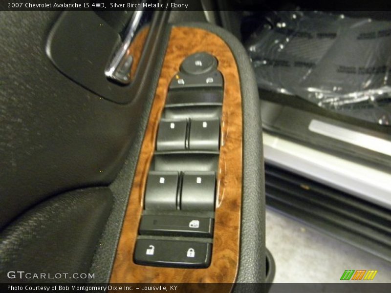 Silver Birch Metallic / Ebony 2007 Chevrolet Avalanche LS 4WD