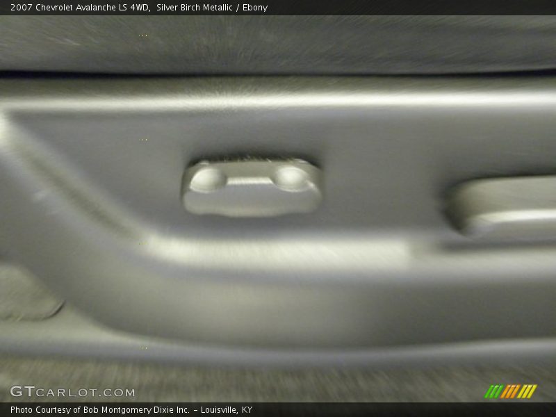 Silver Birch Metallic / Ebony 2007 Chevrolet Avalanche LS 4WD