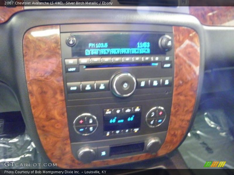 Silver Birch Metallic / Ebony 2007 Chevrolet Avalanche LS 4WD