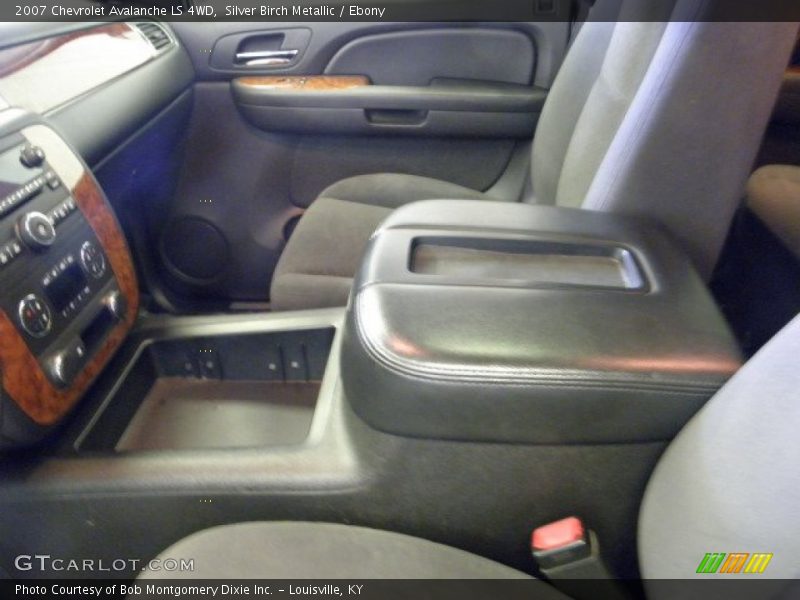 Silver Birch Metallic / Ebony 2007 Chevrolet Avalanche LS 4WD