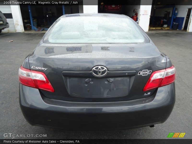 Magnetic Gray Metallic / Ash 2009 Toyota Camry LE