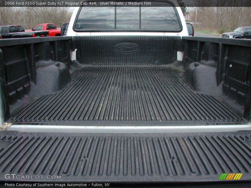  2006 F350 Super Duty XLT Regular Cab 4x4 Trunk