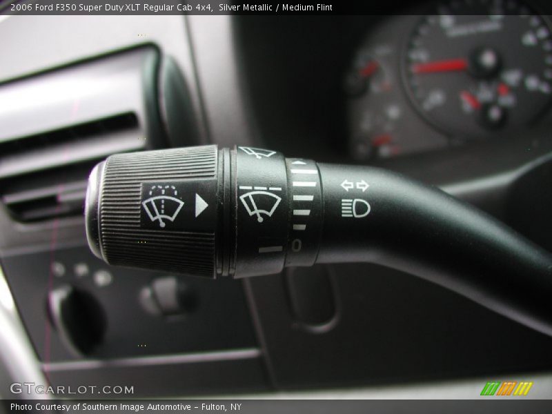 Controls of 2006 F350 Super Duty XLT Regular Cab 4x4