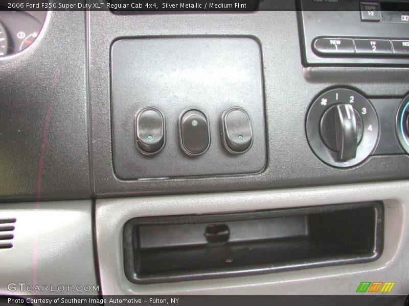 Controls of 2006 F350 Super Duty XLT Regular Cab 4x4