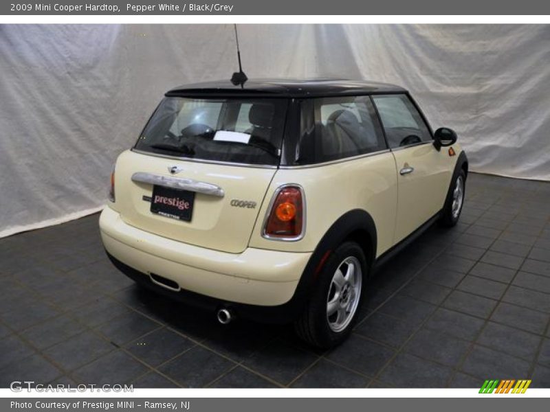 Pepper White / Black/Grey 2009 Mini Cooper Hardtop