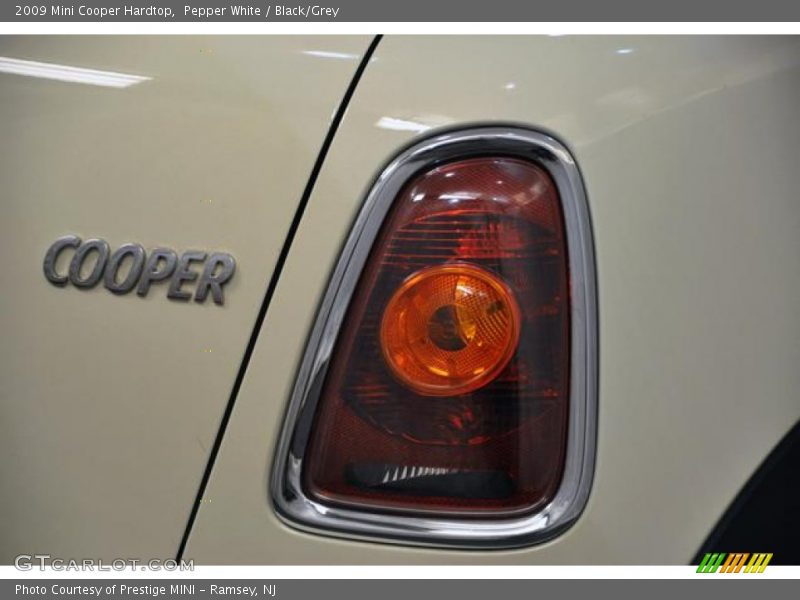 Pepper White / Black/Grey 2009 Mini Cooper Hardtop