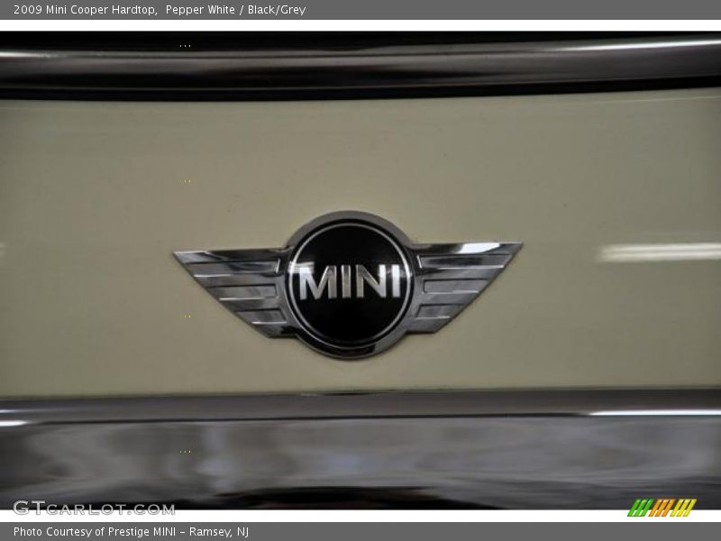 Pepper White / Black/Grey 2009 Mini Cooper Hardtop