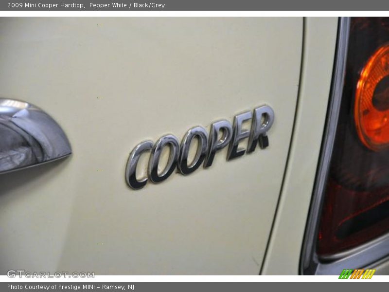 Pepper White / Black/Grey 2009 Mini Cooper Hardtop
