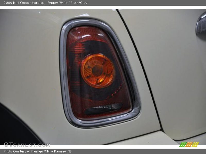 Pepper White / Black/Grey 2009 Mini Cooper Hardtop