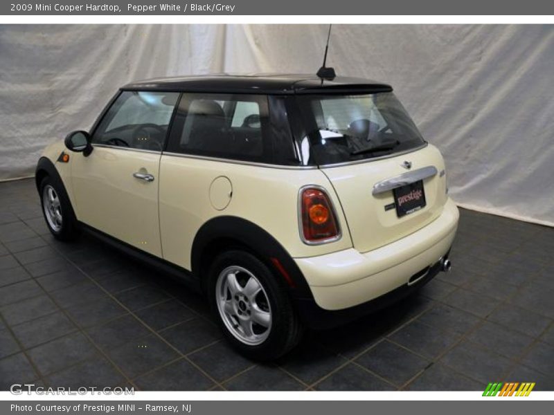 Pepper White / Black/Grey 2009 Mini Cooper Hardtop