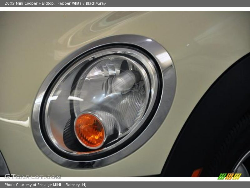 Pepper White / Black/Grey 2009 Mini Cooper Hardtop