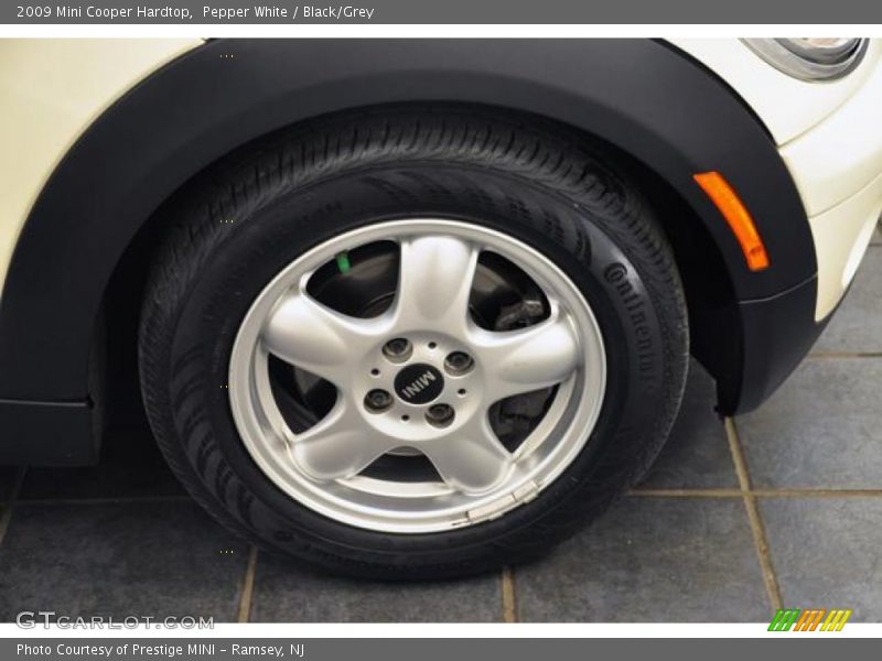 Pepper White / Black/Grey 2009 Mini Cooper Hardtop