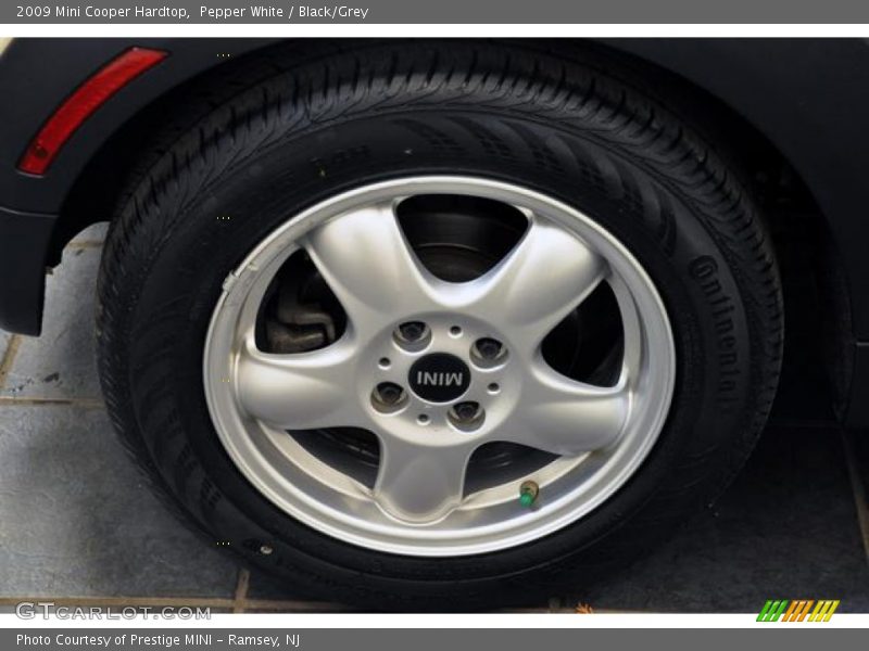 Pepper White / Black/Grey 2009 Mini Cooper Hardtop