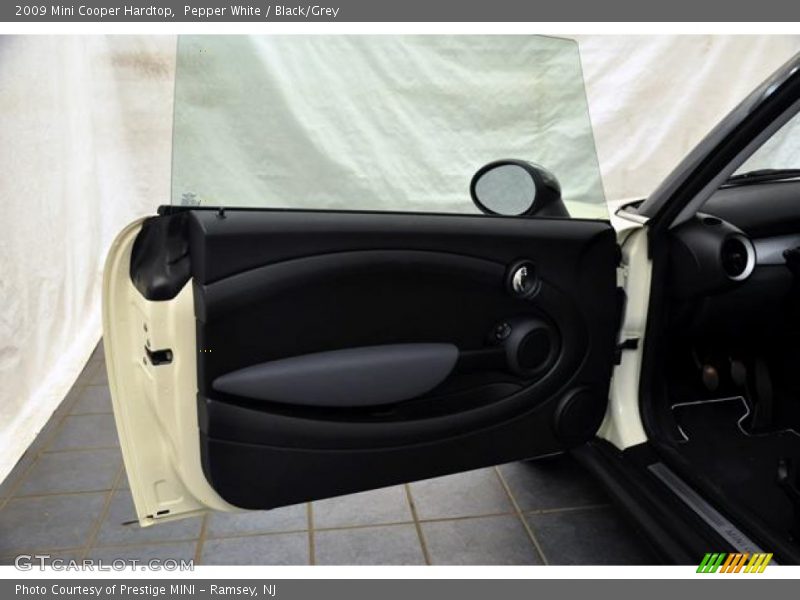 Pepper White / Black/Grey 2009 Mini Cooper Hardtop