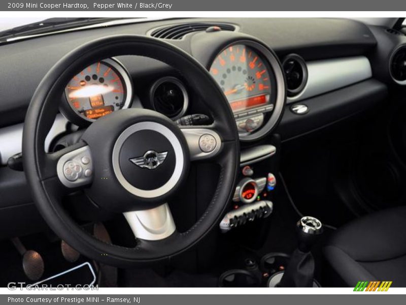 Pepper White / Black/Grey 2009 Mini Cooper Hardtop