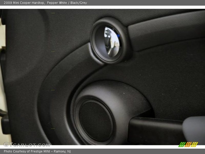 Pepper White / Black/Grey 2009 Mini Cooper Hardtop