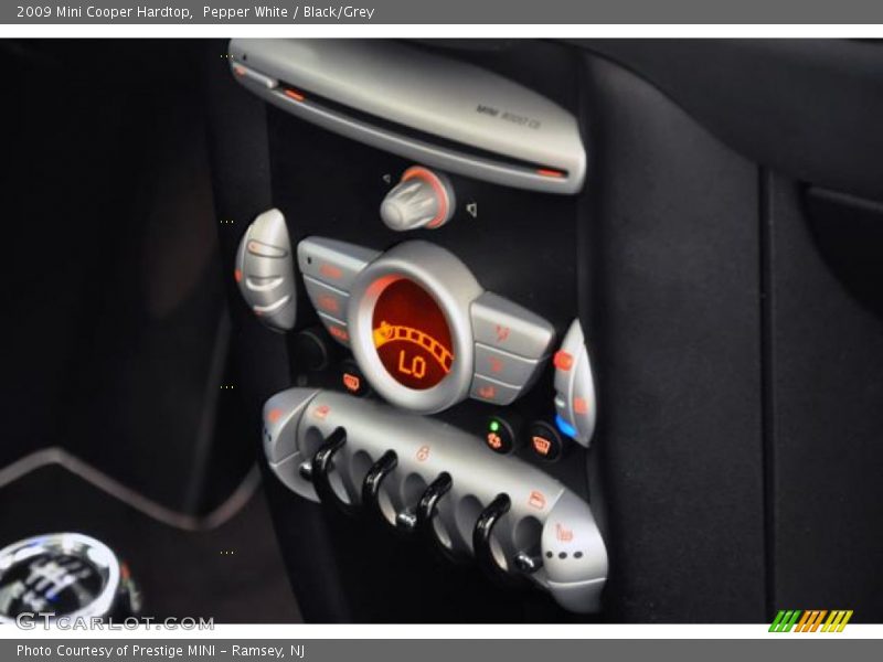 Pepper White / Black/Grey 2009 Mini Cooper Hardtop
