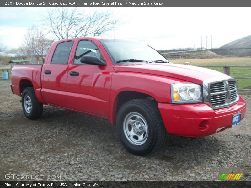 Front 3/4 View of 2007 Dakota ST Quad Cab 4x4