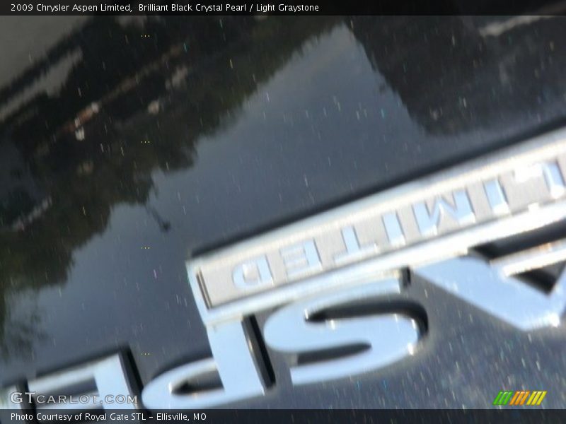 Brilliant Black Crystal Pearl / Light Graystone 2009 Chrysler Aspen Limited