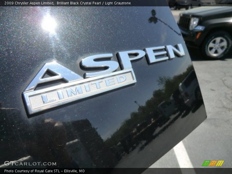 Brilliant Black Crystal Pearl / Light Graystone 2009 Chrysler Aspen Limited