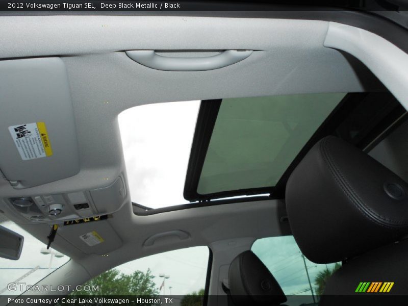 Deep Black Metallic / Black 2012 Volkswagen Tiguan SEL