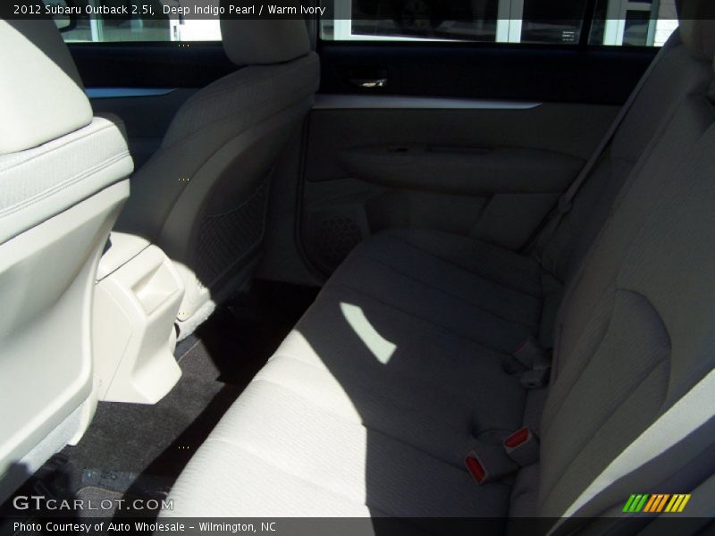 Deep Indigo Pearl / Warm Ivory 2012 Subaru Outback 2.5i