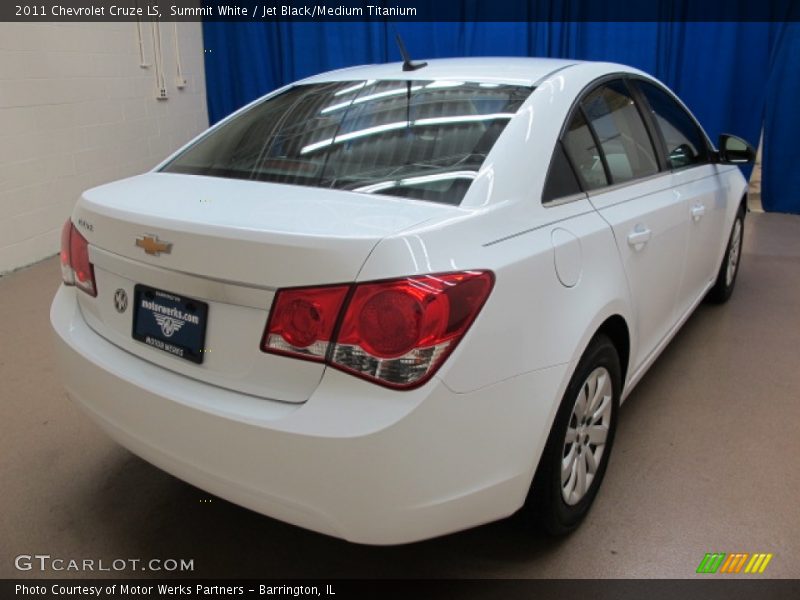 Summit White / Jet Black/Medium Titanium 2011 Chevrolet Cruze LS