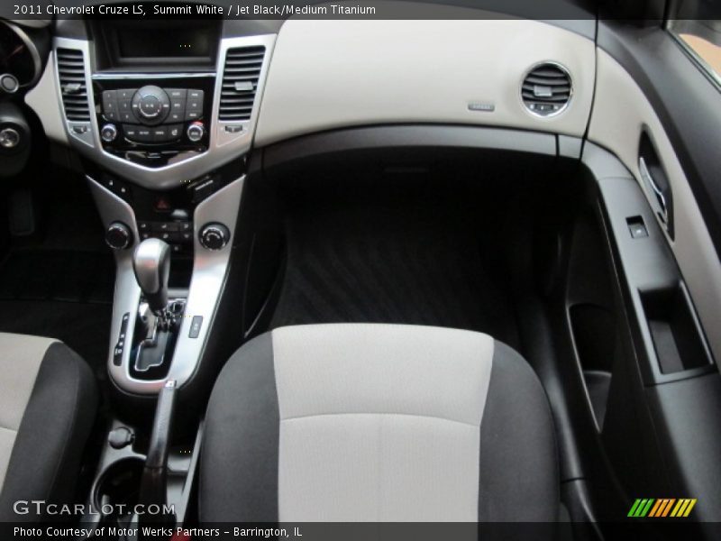 Summit White / Jet Black/Medium Titanium 2011 Chevrolet Cruze LS