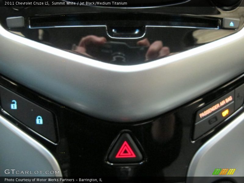 Summit White / Jet Black/Medium Titanium 2011 Chevrolet Cruze LS