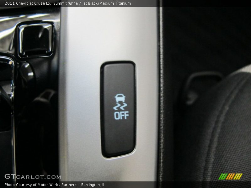 Summit White / Jet Black/Medium Titanium 2011 Chevrolet Cruze LS
