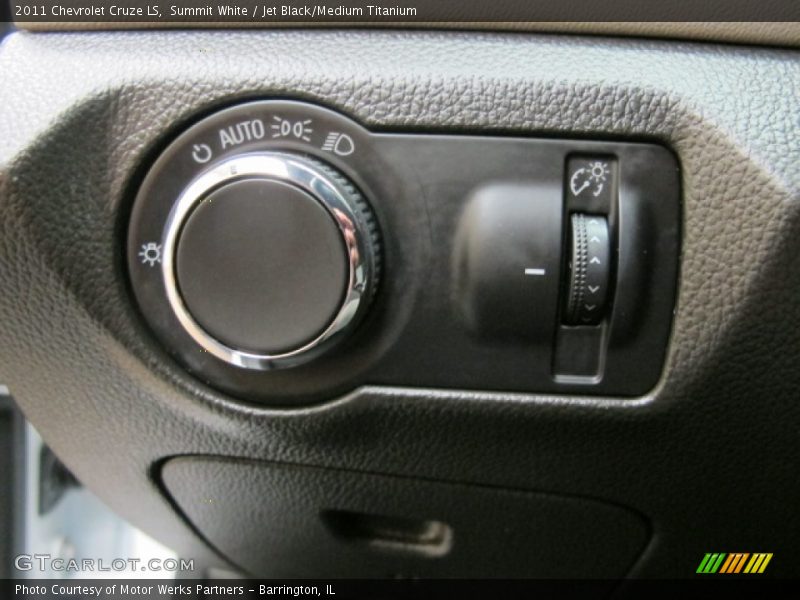 Controls of 2011 Cruze LS