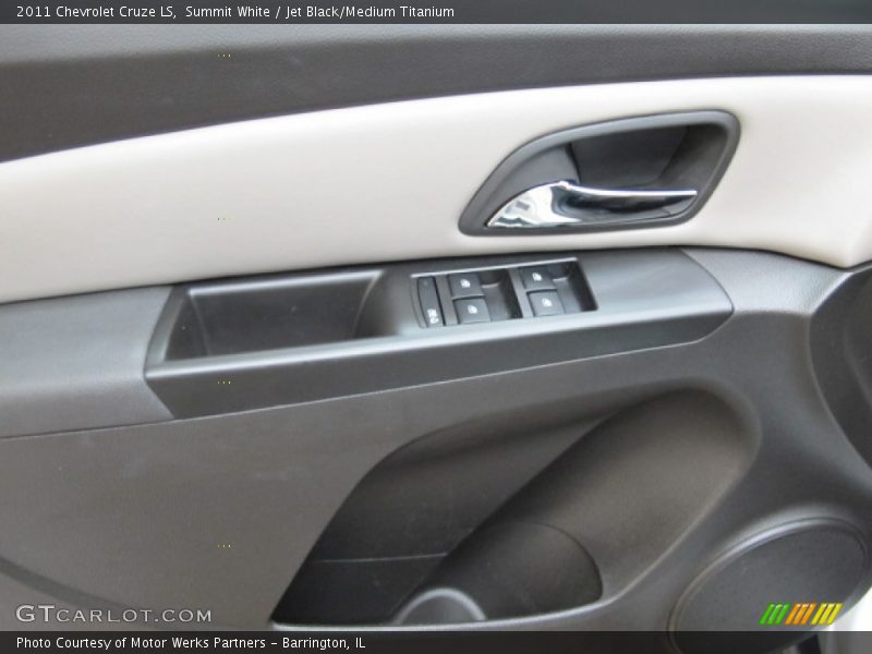 Summit White / Jet Black/Medium Titanium 2011 Chevrolet Cruze LS
