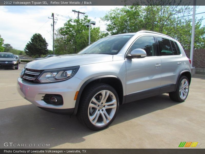 Front 3/4 View of 2012 Tiguan SEL