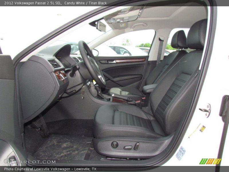 Candy White / Titan Black 2012 Volkswagen Passat 2.5L SEL