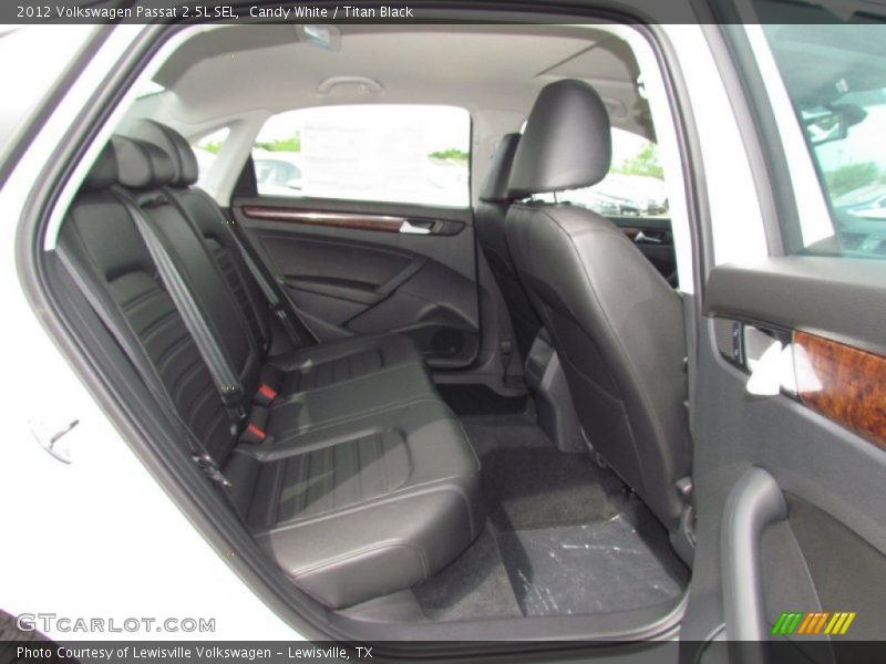 Candy White / Titan Black 2012 Volkswagen Passat 2.5L SEL