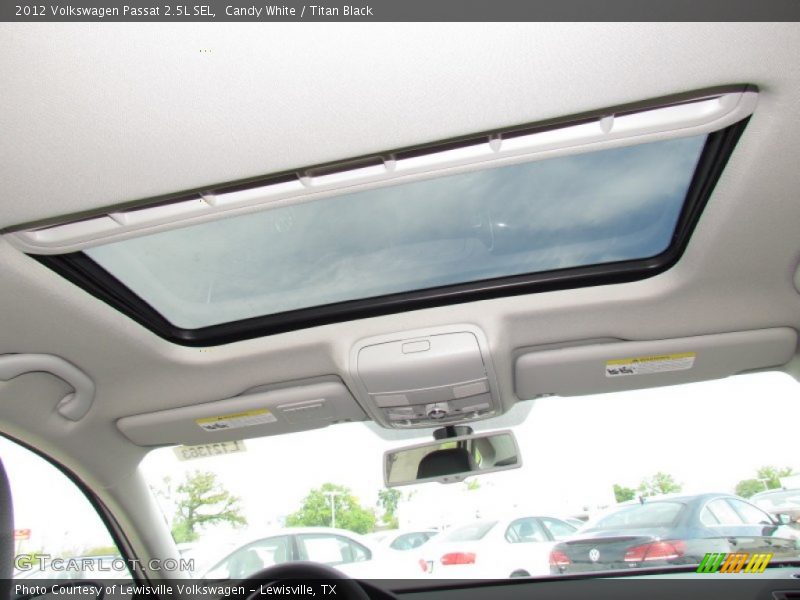 Candy White / Titan Black 2012 Volkswagen Passat 2.5L SEL
