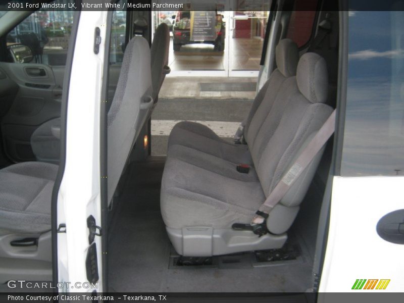 Vibrant White / Medium Parchment 2001 Ford Windstar LX