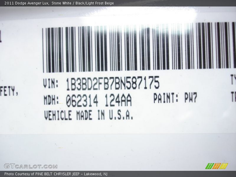 Stone White / Black/Light Frost Beige 2011 Dodge Avenger Lux