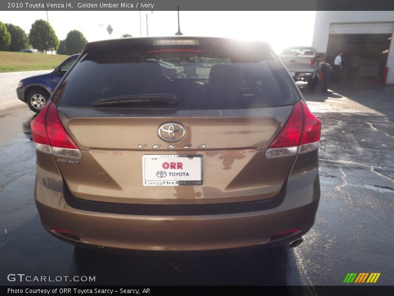 Golden Umber Mica / Ivory 2010 Toyota Venza I4