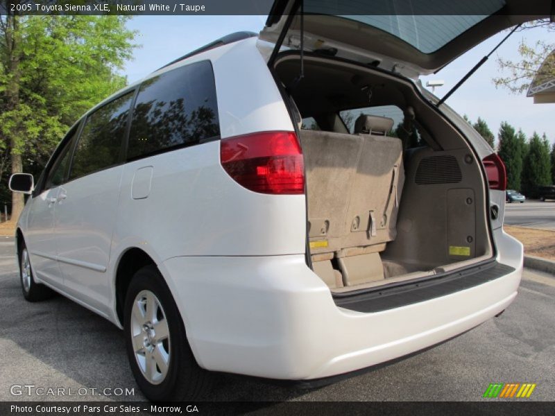 Natural White / Taupe 2005 Toyota Sienna XLE