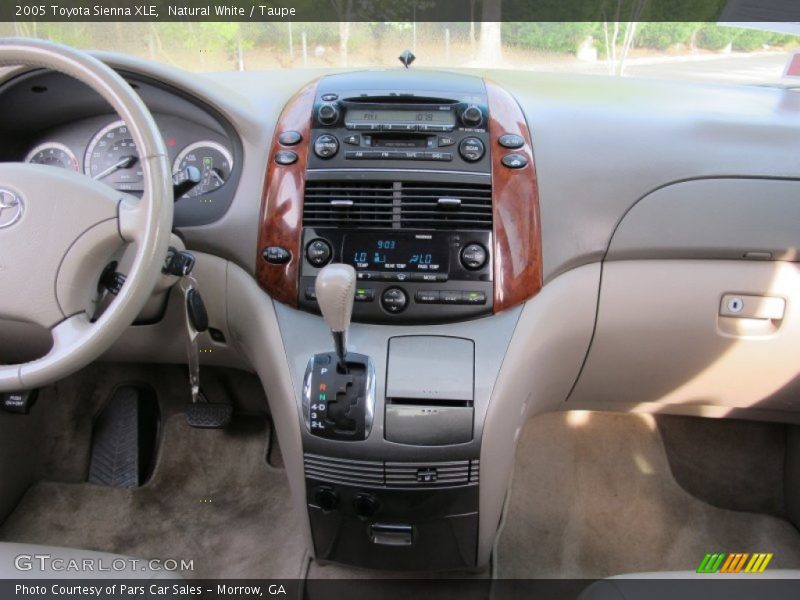 Natural White / Taupe 2005 Toyota Sienna XLE