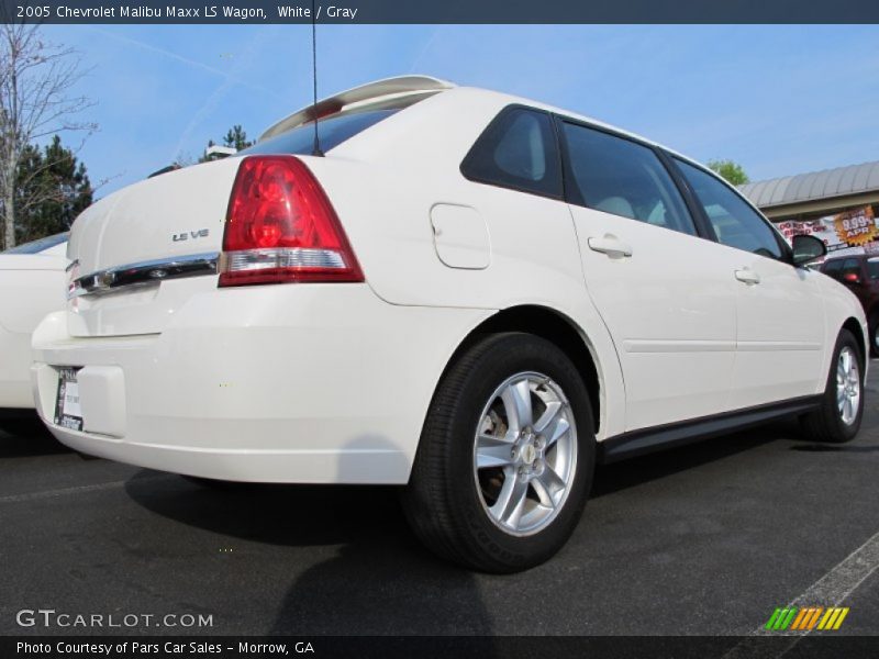 White / Gray 2005 Chevrolet Malibu Maxx LS Wagon