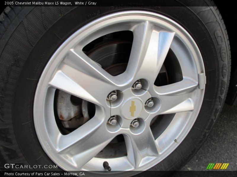 White / Gray 2005 Chevrolet Malibu Maxx LS Wagon