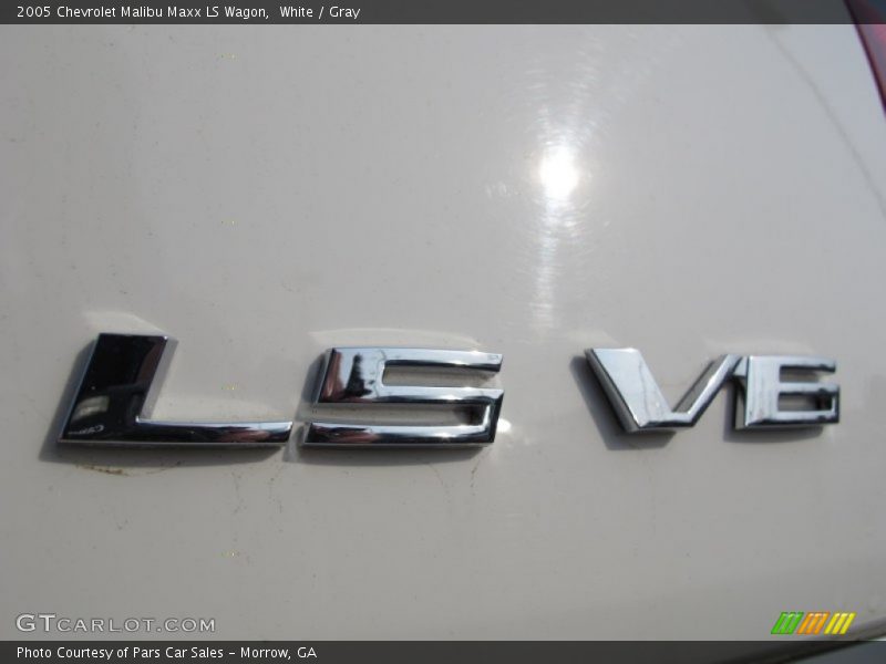 White / Gray 2005 Chevrolet Malibu Maxx LS Wagon