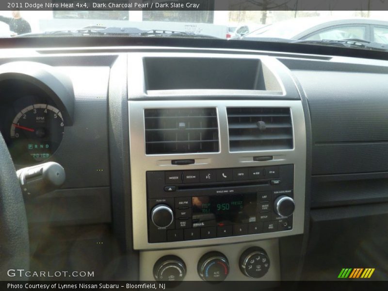 Controls of 2011 Nitro Heat 4x4