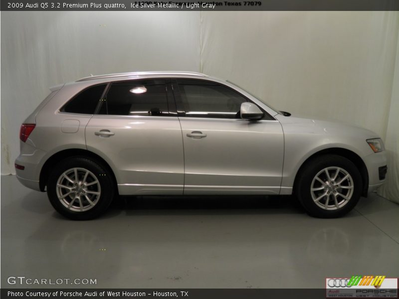Ice Silver Metallic / Light Gray 2009 Audi Q5 3.2 Premium Plus quattro